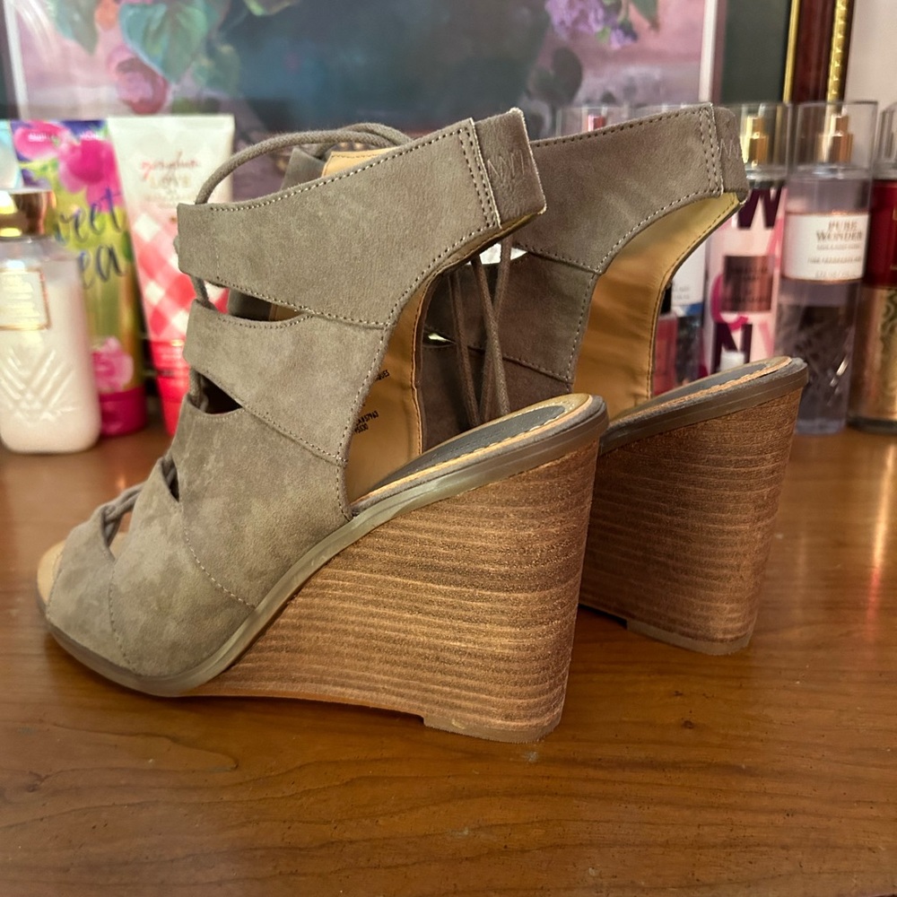 Melrose and Market Wedges